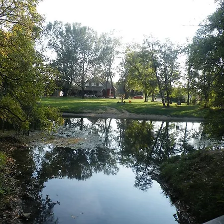 בית הארחה Vizimalom Kemping, Panzio Es Etterem