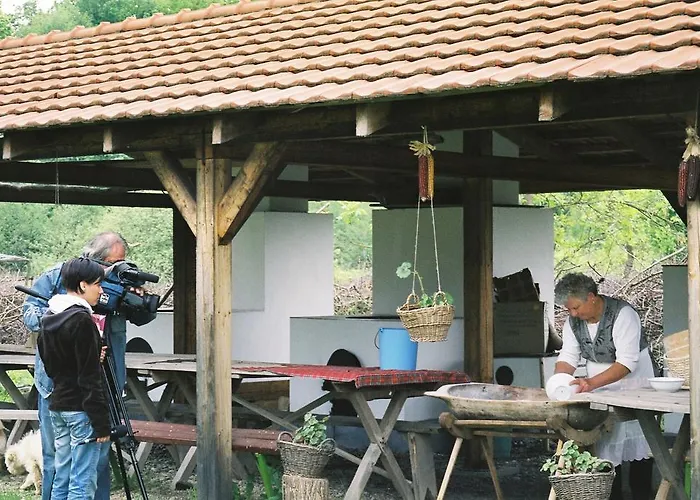 Vizimalom Kemping, Panzio Es Etterem